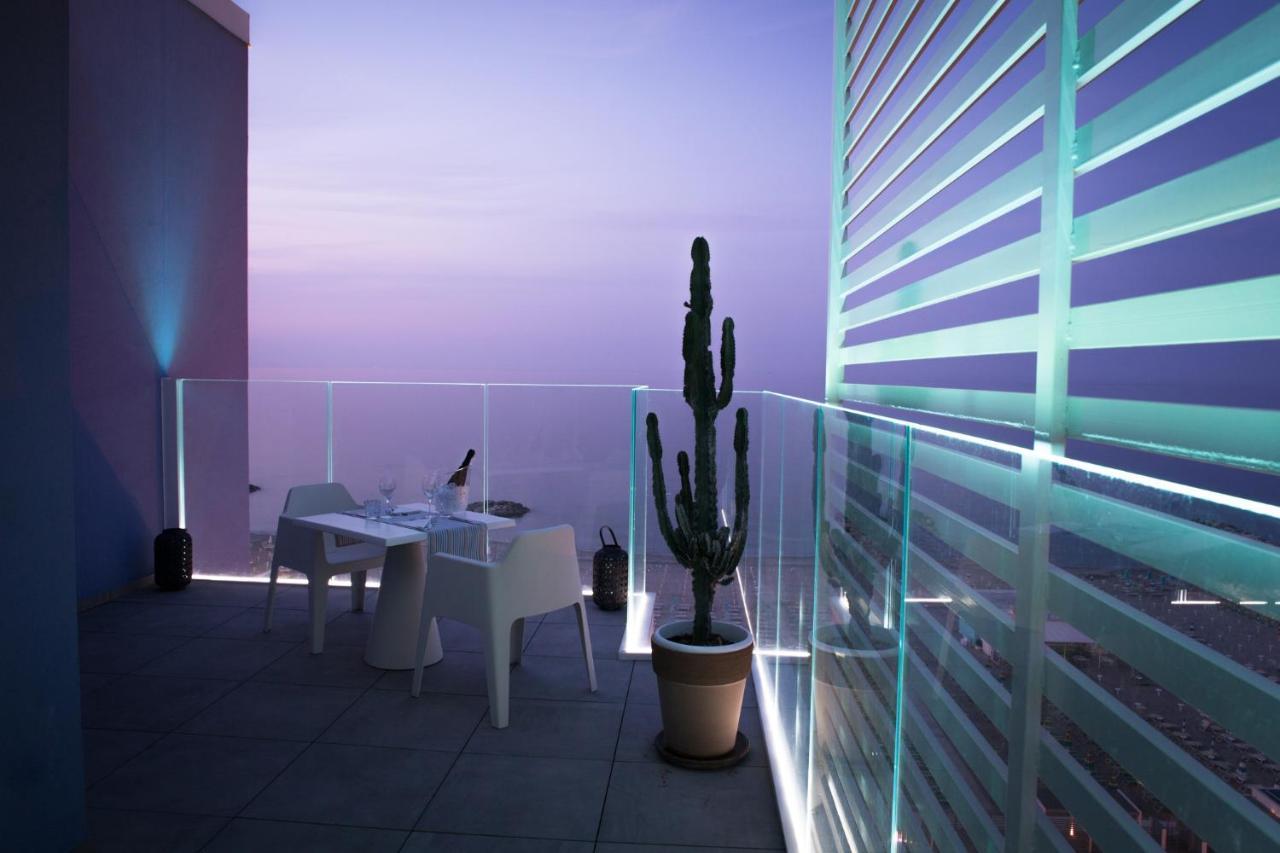 Hotel Alexandra - Beach Front - Healthy Xxl Breakfast & Brunch Until 12 30 - Parking Included Misano Adriatico Exterior photo