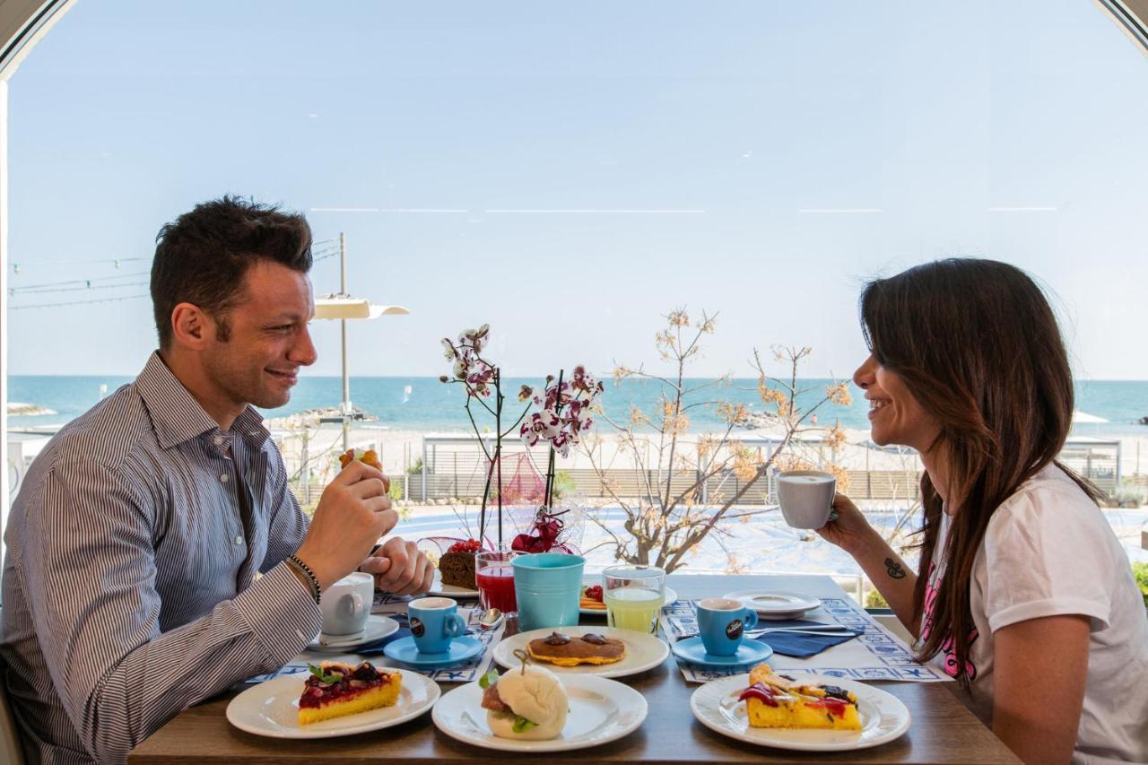 Hotel Alexandra - Beach Front - Healthy Xxl Breakfast & Brunch Until 12 30 - Parking Included Misano Adriatico Exterior photo