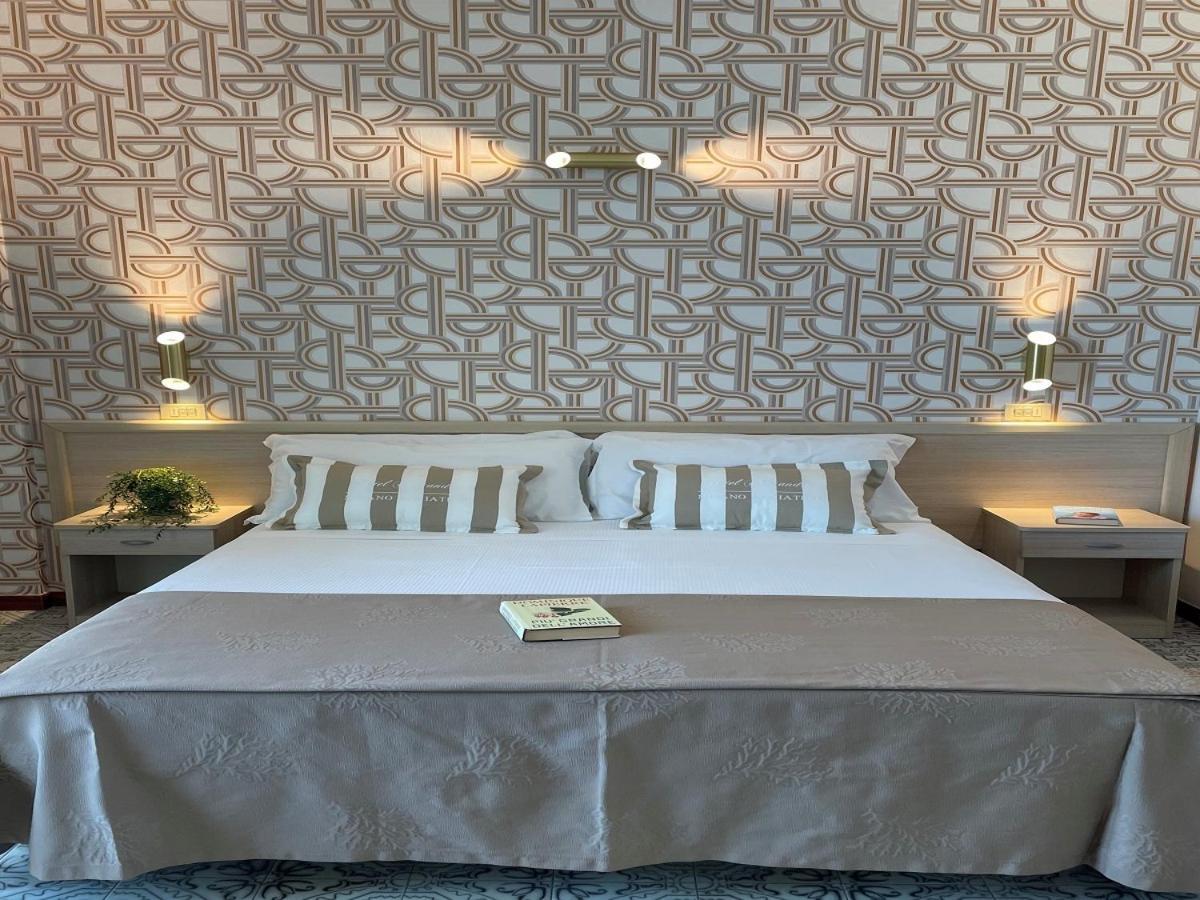 Hotel Alexandra - Beach Front - Healthy Xxl Breakfast & Brunch Until 12 30 - Parking Included Misano Adriatico Exterior photo