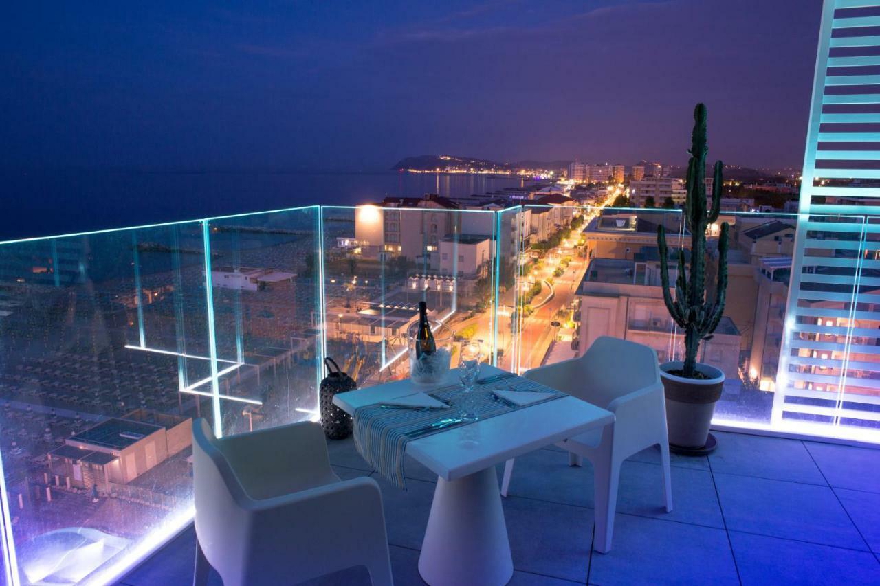 Hotel Alexandra - Beach Front - Healthy Xxl Breakfast & Brunch Until 12 30 - Parking Included Misano Adriatico Exterior photo